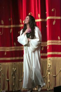 Read more about the article 14 minutes of applause for Anna Netrebko at La Scala in La traviata