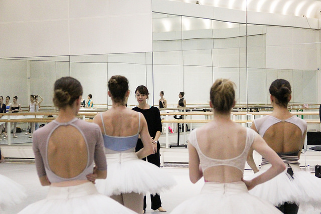 Read more about the article What Does a Ballet Mistress Do?